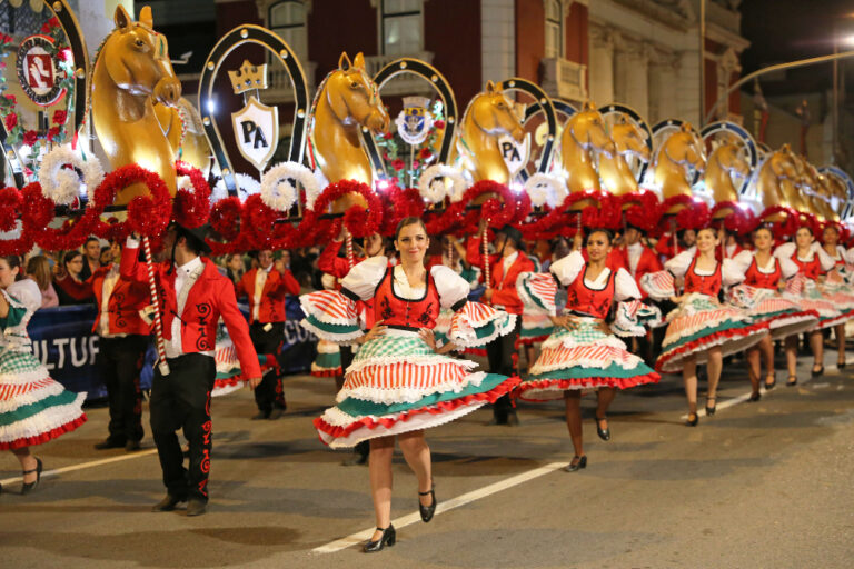 Marchas Populares | Desfile na Avenida Luísa Todi