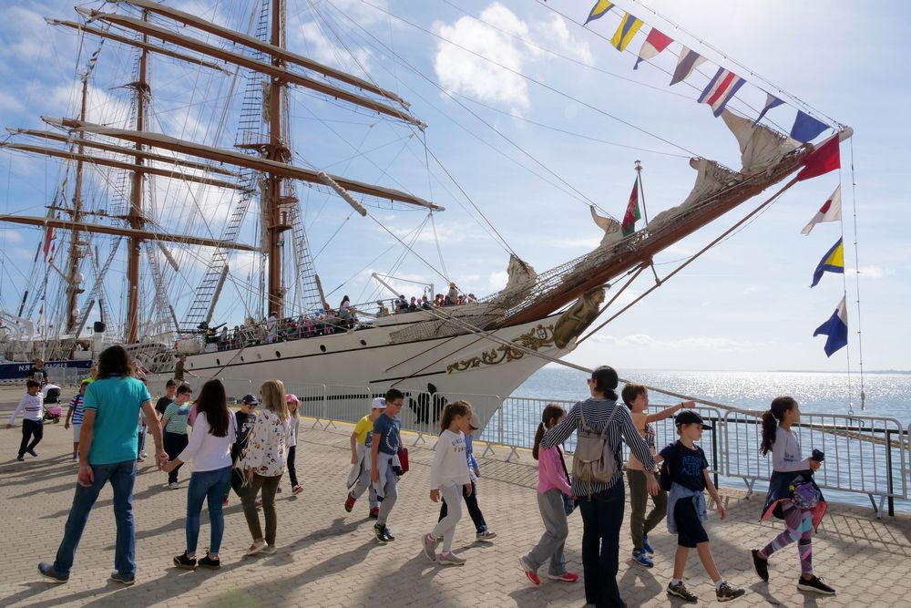 Visitas escolares aos navios Sagres e Mar Portugal - Semana do Mar
