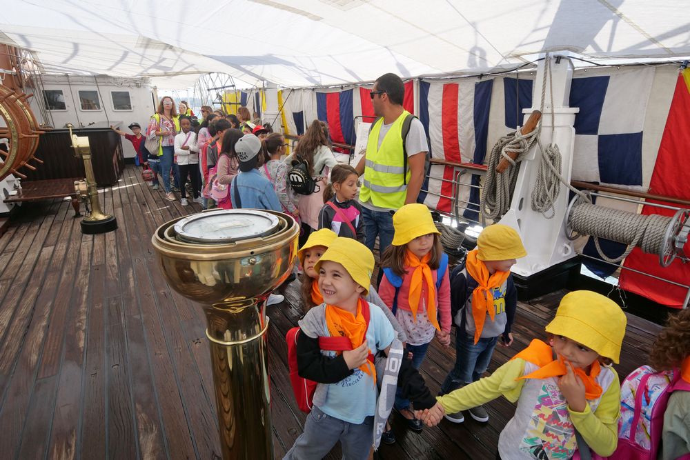 Visitas escolares aos navios Sagres e Mar Portugal - Semana do Mar