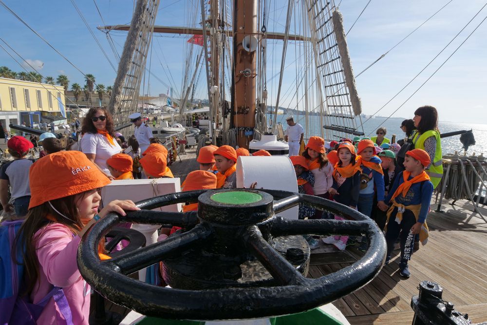 Visitas escolares aos navios Sagres e Mar Portugal - Semana do Mar