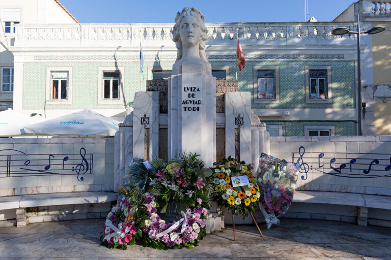 Monumento a Luísa Todi