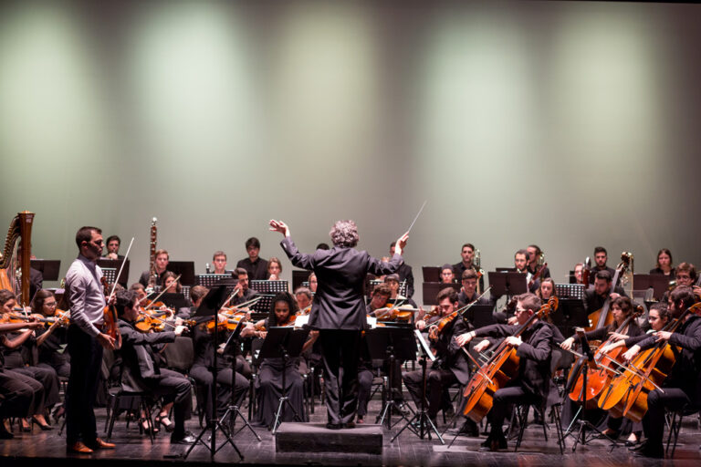 Sinfonia à Juventude - Orquestra Académica Metropolitana