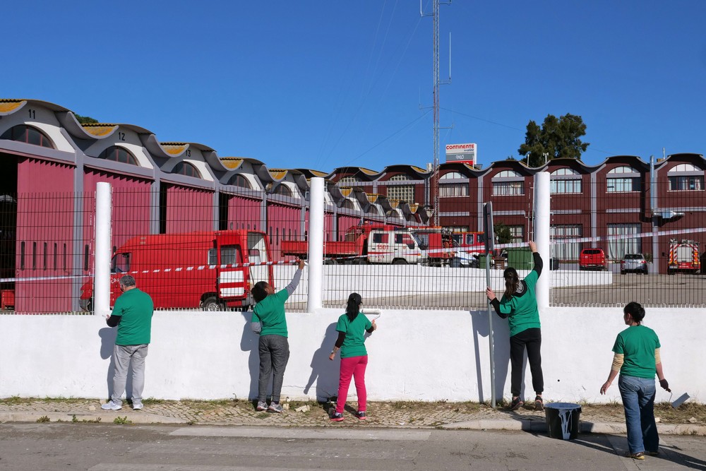 Pintura do muro exterior do quartel dos bombeiros sapadores