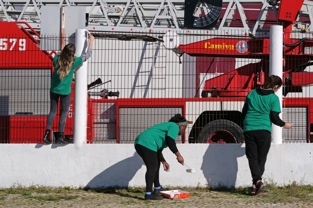 Pintura do muro exterior do quartel dos bombeiros sapadores