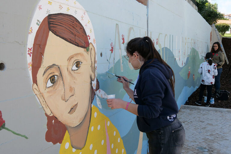 Comemorações 25 de Abril de 2019 - pintura de mural nos bairros dos Pescadores e Grito do Povo