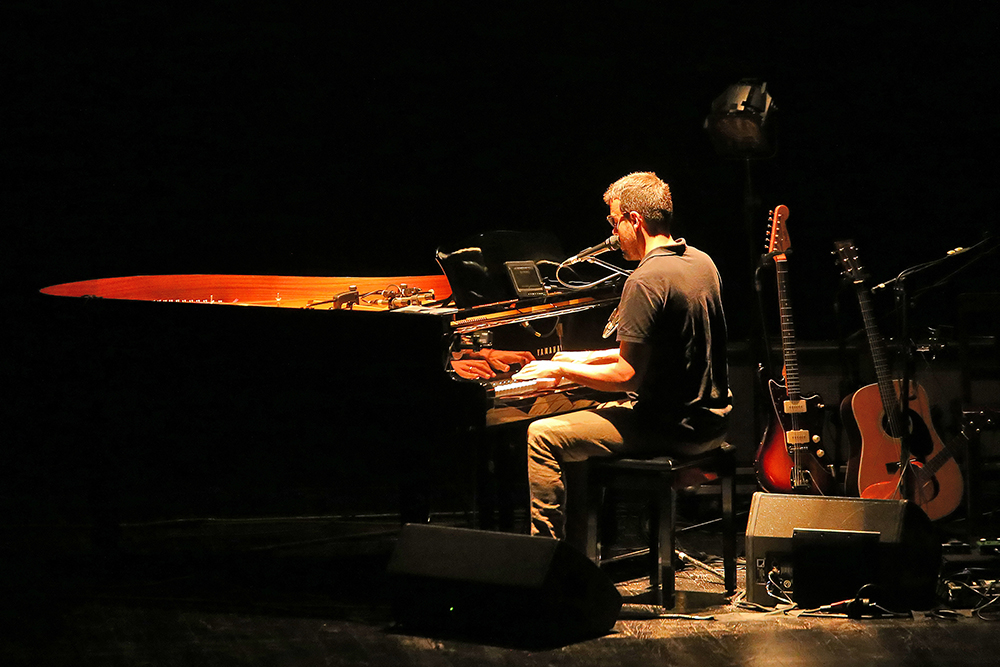 Miguel Araújo - digressão "Casca de Noz"