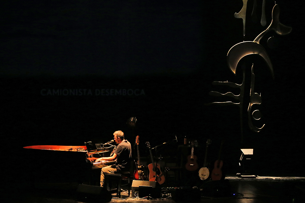 Miguel Araújo - digressão "Casca de Noz"