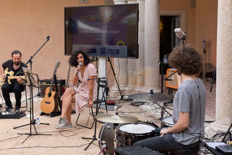 Agenda Acontece | Apresentação | A Garota Não.
