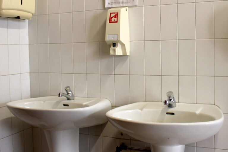 Escola Básica do Bairro de N.ª Sra.ª da Conceição | Substituição de torneiras