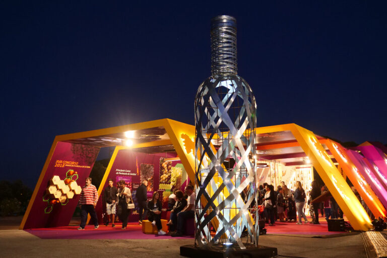 Escultura garrafa Moscatel | Pedro Marques | Feira de Sant'Iago 2018