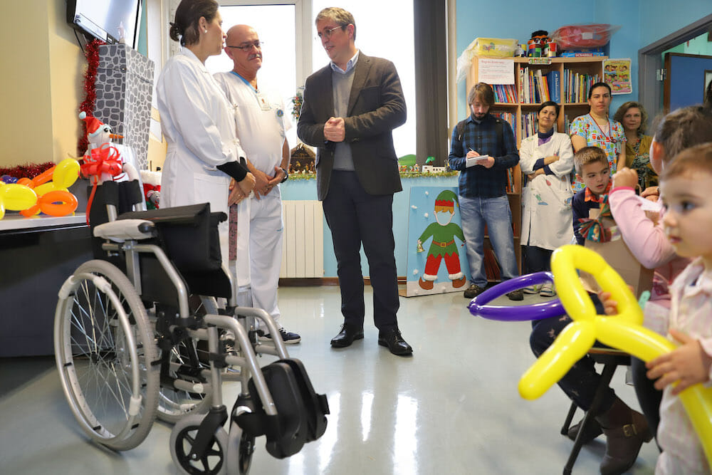 Natal Solidário - entrega de presentes no Serviço de Pediatria do HSB
