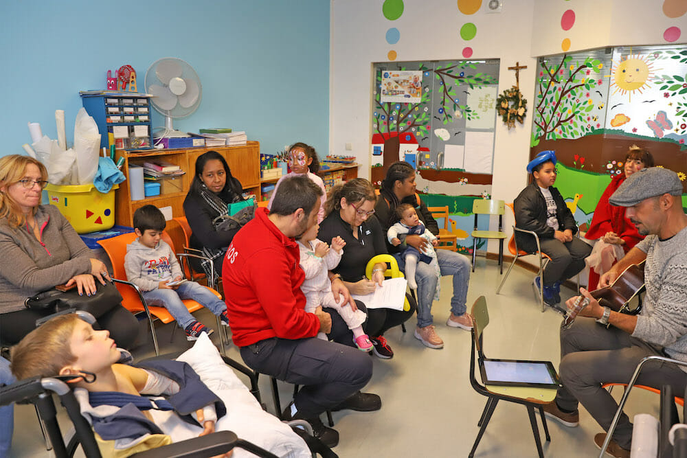 Natal Solidário - entrega de presentes no Serviço de Pediatria do HSB
