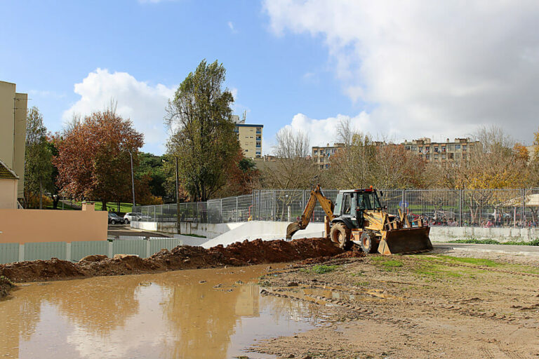 Obras de escoamento de águas pluviais | Escola do Peixe Frito