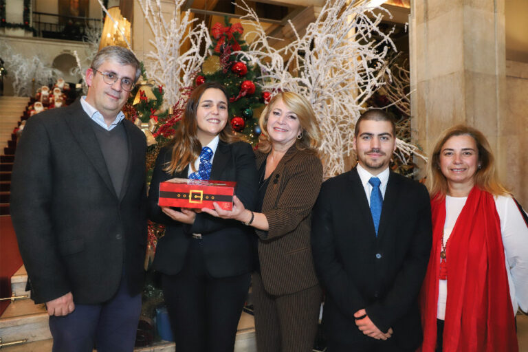 Escola de Hotelaria de Setúbal | Oferta de Bolo-rei à Câmara Municipal