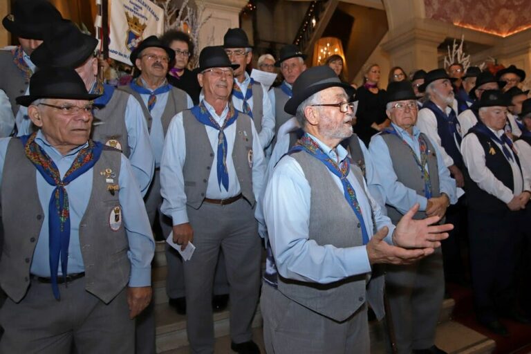 Janeiras - Paços do Concelho - Os Amigos do Independente | Os Amigos dos Sadinos | Coro do Município Afina Setúbal