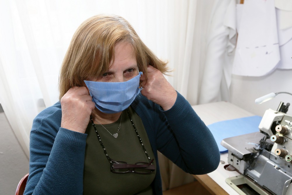 Coronavírus Covid-19 | costureiras produzem máscaras para o Centro Hospitalar de Setúbal