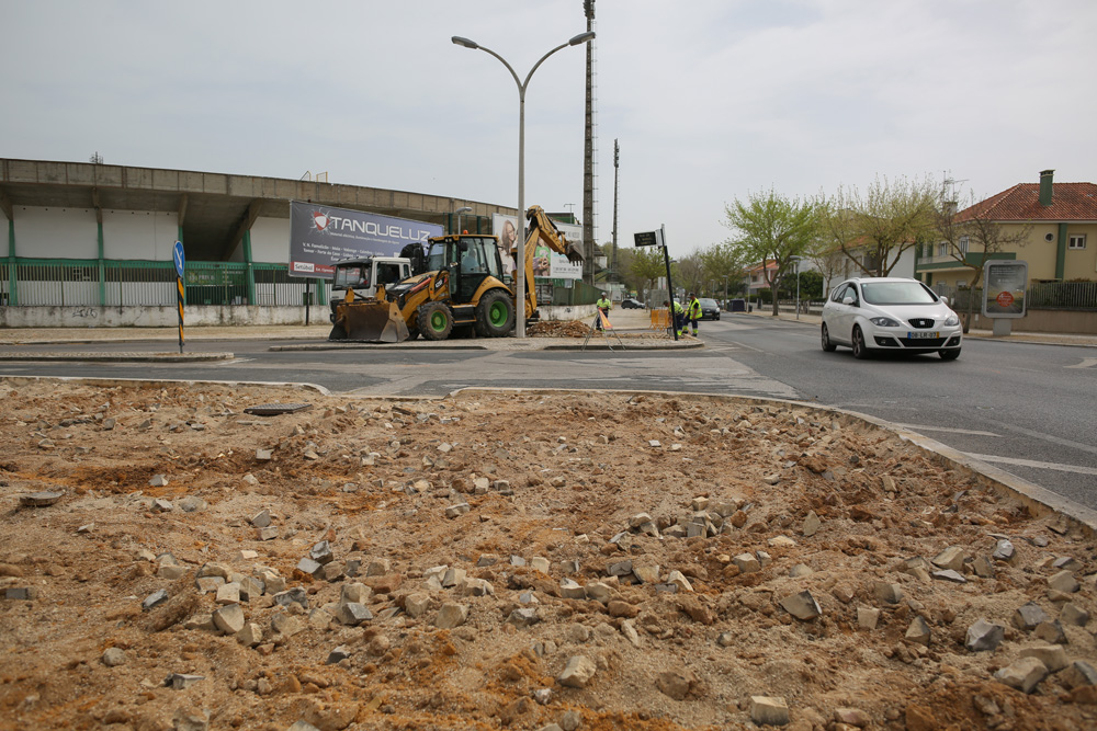 Avenida Dr. António Rodrigues Manito - nova rotunda em construção