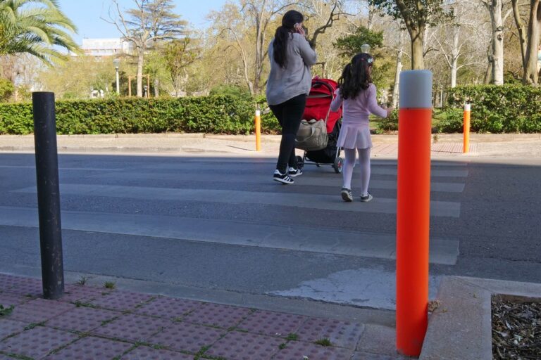 Pilaretes luminescentes - Avenida 22 de Dezembro