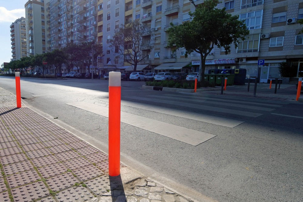 Pilaretes luminescentes - Avenida 22 de Dezembro