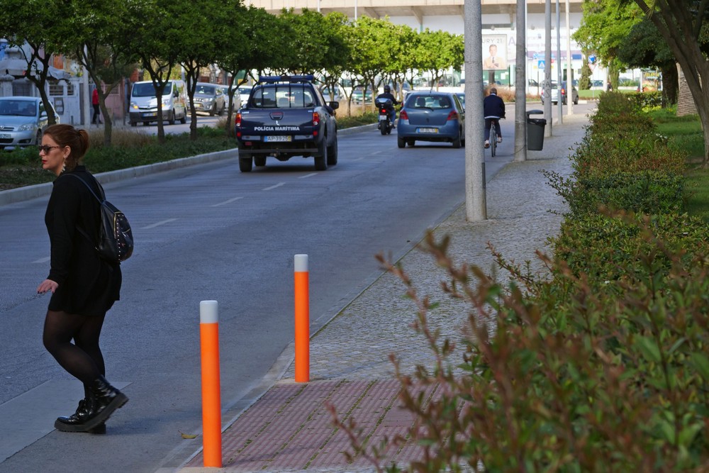 Pilaretes luminescentes - Avenida 22 de Dezembro
