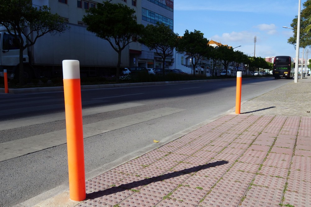Pilaretes luminescentes - Avenida 22 de Dezembro