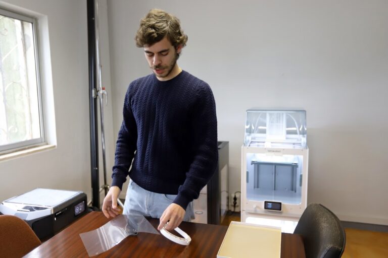 Coronavírus Covid-19 | Fan 3D | empresa produz viseiras