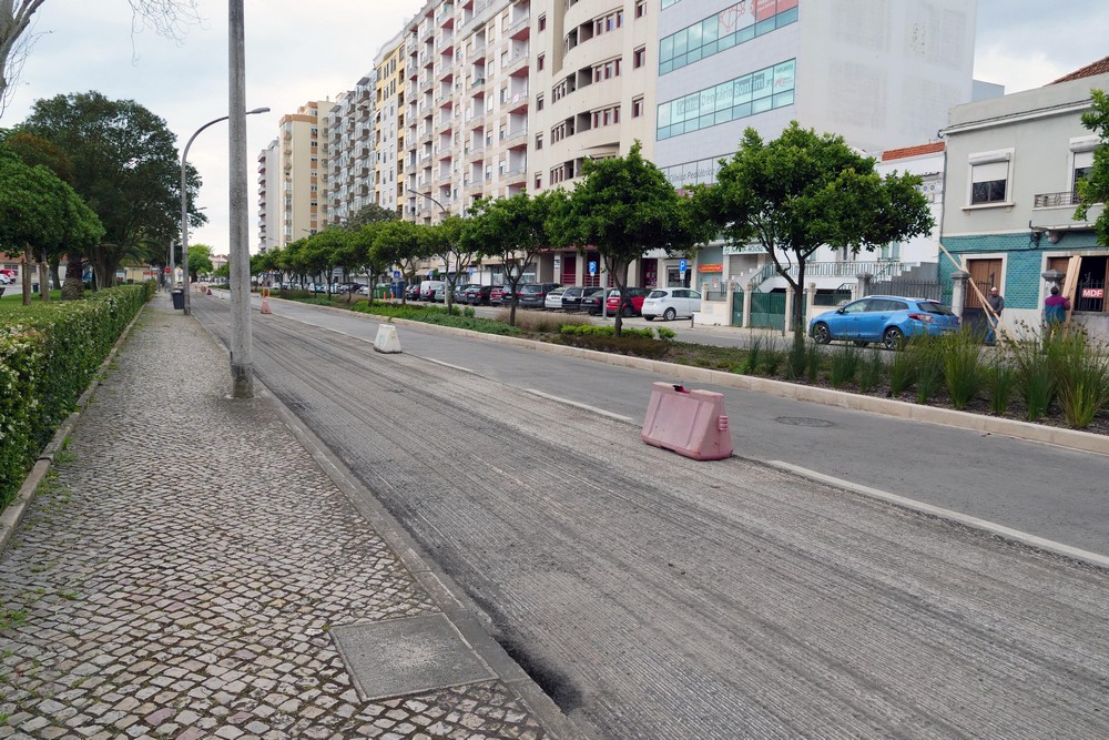 Obras - repavimentações e nova rotunda nas avenidas Dr. António Rodrigues Manito e Avenida 22 de Dezembro | 21 de abril