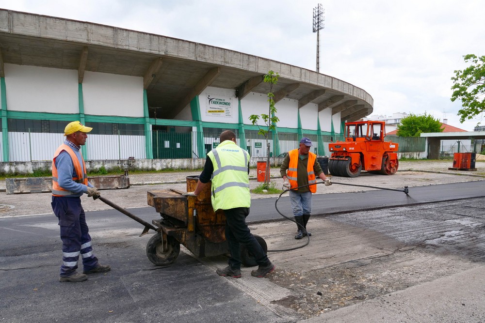 Obras - repavimentações e nova rotunda nas avenidas Dr. António Rodrigues Manito e Avenida 22 de Dezembro | 21 de abril