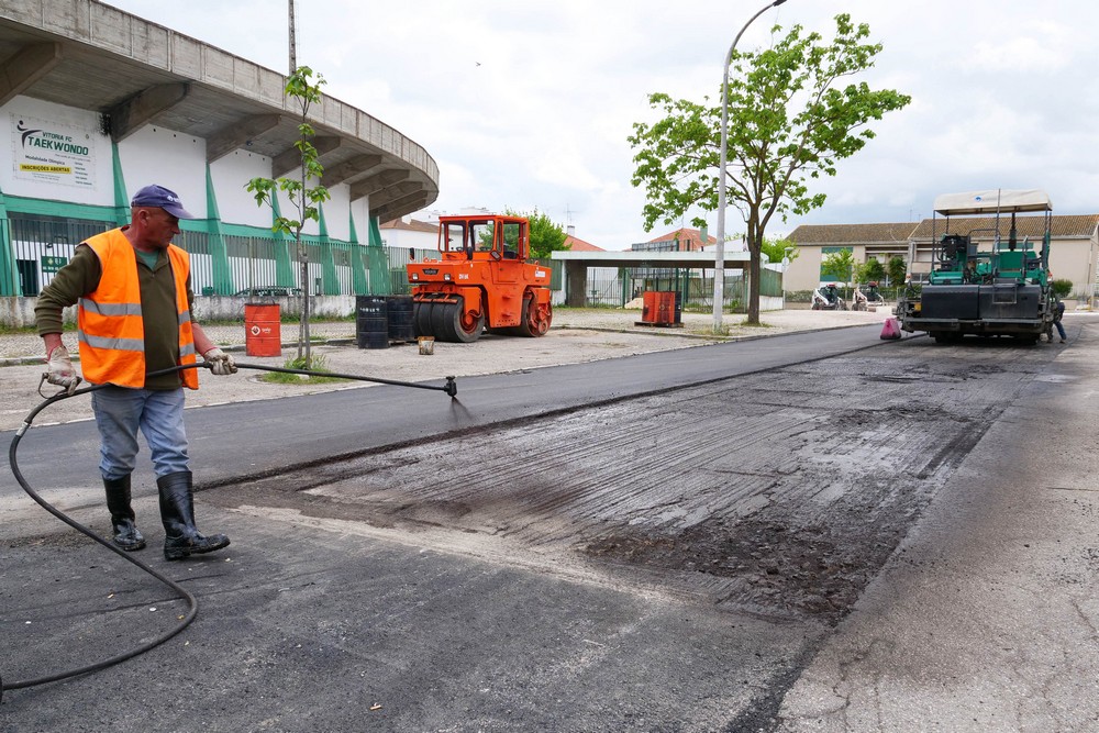 Obras - repavimentações e nova rotunda nas avenidas Dr. António Rodrigues Manito e Avenida 22 de Dezembro | 21 de abril