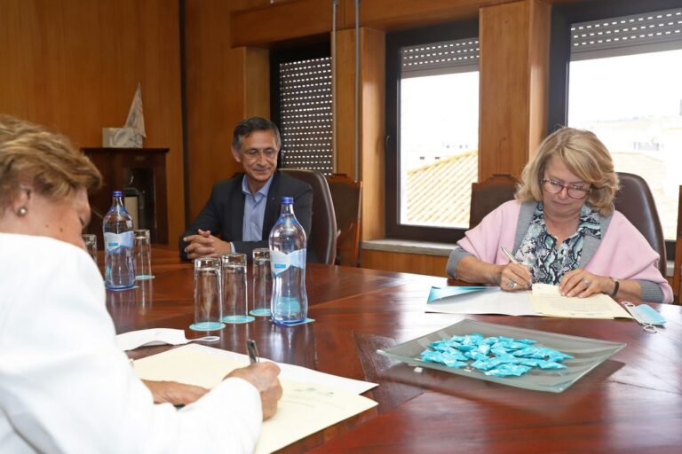 Assinatura de protocolos entre a CMS e a APSS