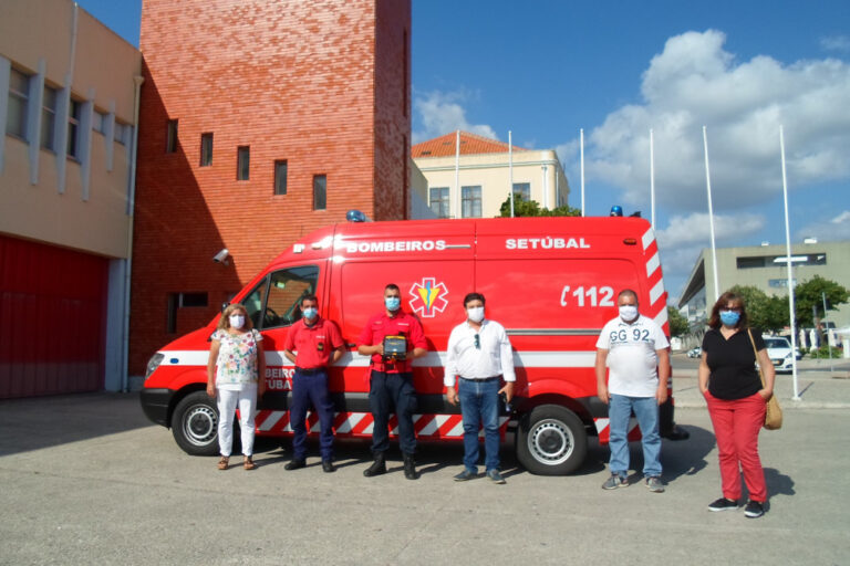 Bombeiros Voluntários e União das Freguesias | Oferta de desfibrilhador | Foto: UFS