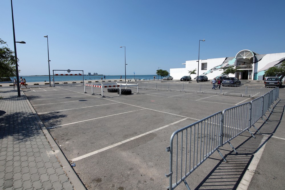 Av. José Mourinho Estacionamento - abatimento de pavimento