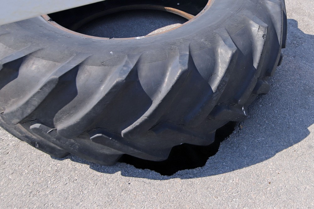 Av. José Mourinho Estacionamento - abatimento de pavimento