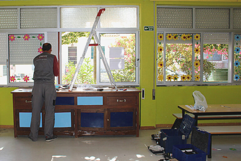 Substituição de estores na EB1 Manteigadas