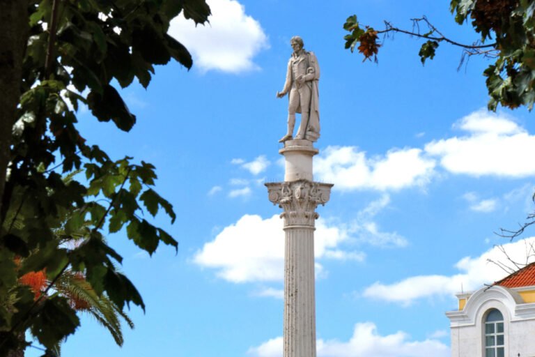 Estátua de Bocage