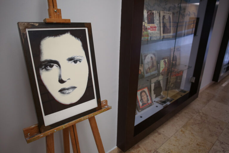 Amália Canta-me o Fado - exposição - Centenário de Amália