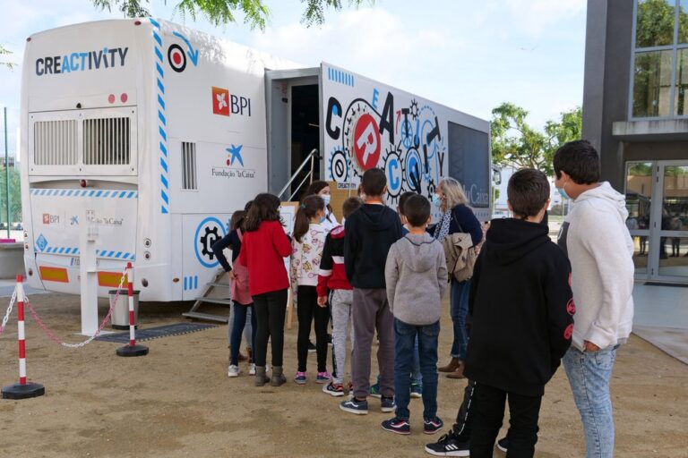 Autocarro itinerante Creactivity - EB Luísa Todi