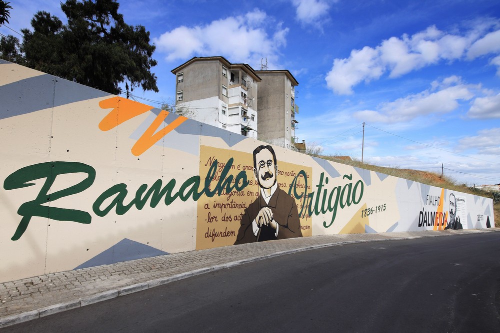 Arte embeleza mural na Camarinha