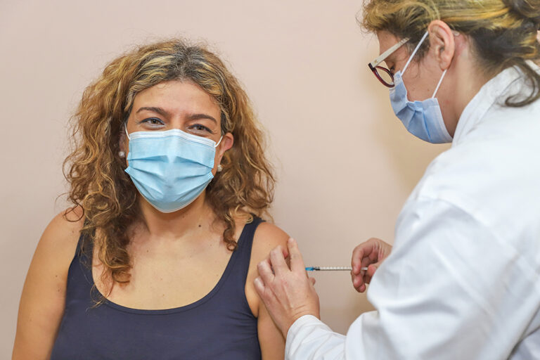 Covid-19 | Início de vacinação | Profissionais de saúde