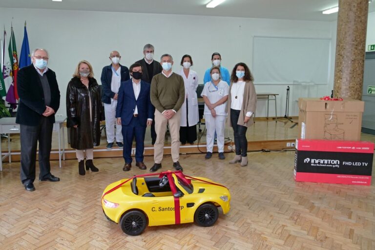 Natal Solidário | cerimónia simbólica de entrega de prendas para o Internamento Pediátrico do Hospital de São Bernardo