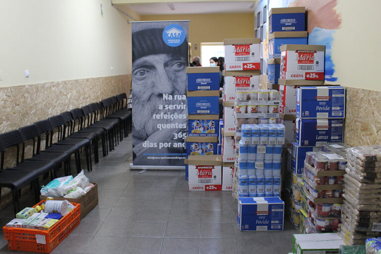 Entrega de cabazes à CASA | Foto da JFSS