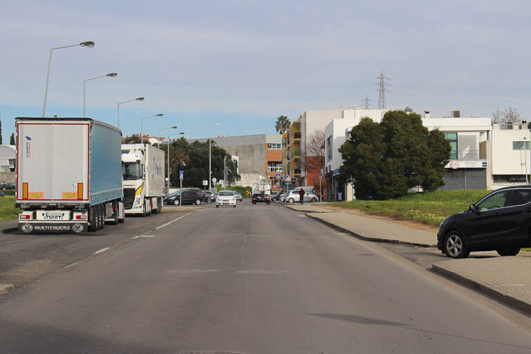 Tapete betuminoso na Rua Fernando Lopes-Graça | Foto da Junta de Freguesia de São Sebastião