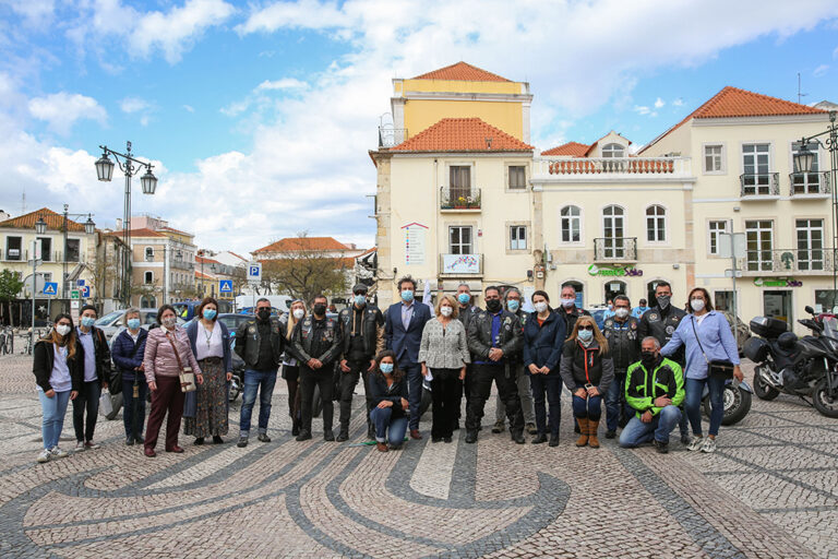 Mês da Prevenção dos Maus Tratos na Infância - Campanha Laço Azul