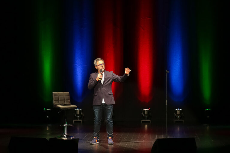 Nilton no Fórum Municipal Luísa Todi