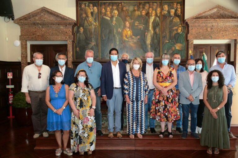 Assinatura dos autos de transferência para as Juntas de Freguesia