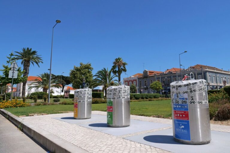 Câmara instala novos contentores