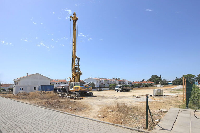 Unidade de Saúde Familiar de Azeitão - início da empreitada - estaleiro de obras