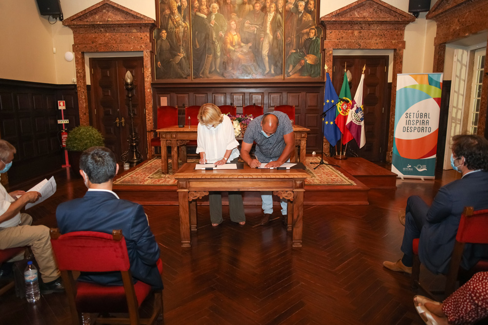 Assinatura de protocolo | Templo Setúbal - Igreja Evangélica Filadélfia