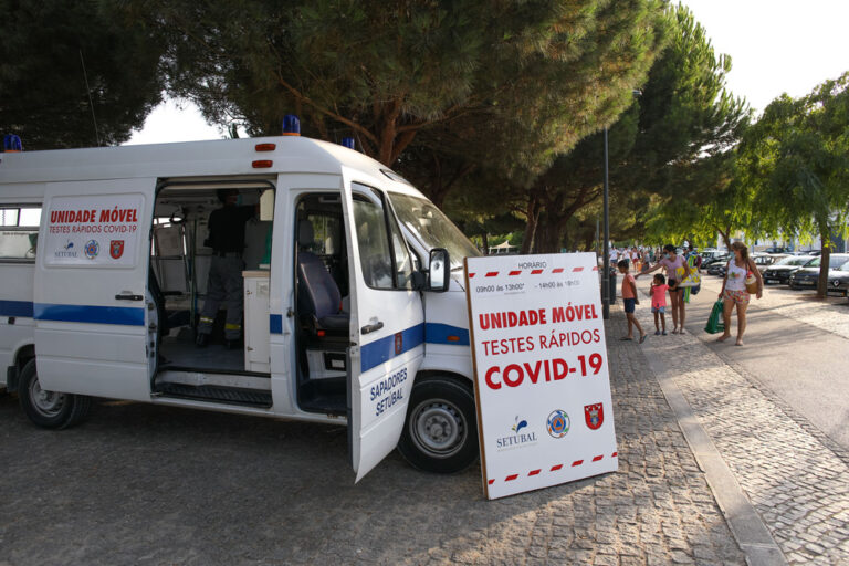 Unidade Móvel de Testes Rápidos à Covid-19 | Avenida José Mourinho