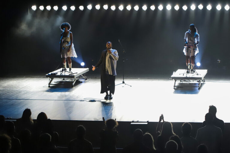 Dino D'Santiago no Fórum Municipal Luísa Todi